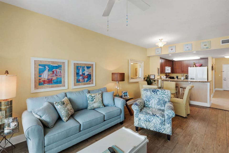 Condo, 1 King Bed with Sofa bed (Aqua Resort 706) | Living area
