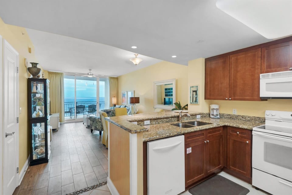 Condo, 1 King Bed with Sofa bed (Aqua Resort 706) | Private kitchen | Oven, toaster