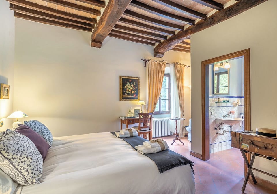 Classic Double Room | Blackout drapes, free WiFi, bed sheets