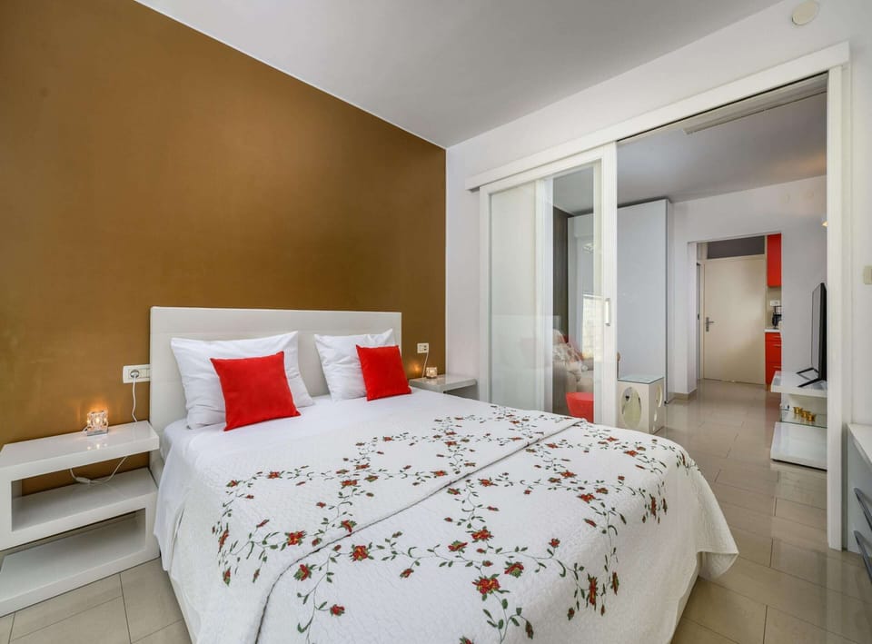 Apartment | 1 bedroom, iron/ironing board