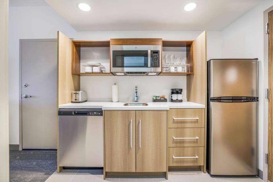 In-room safe, desk, iron/ironing board, free WiFi