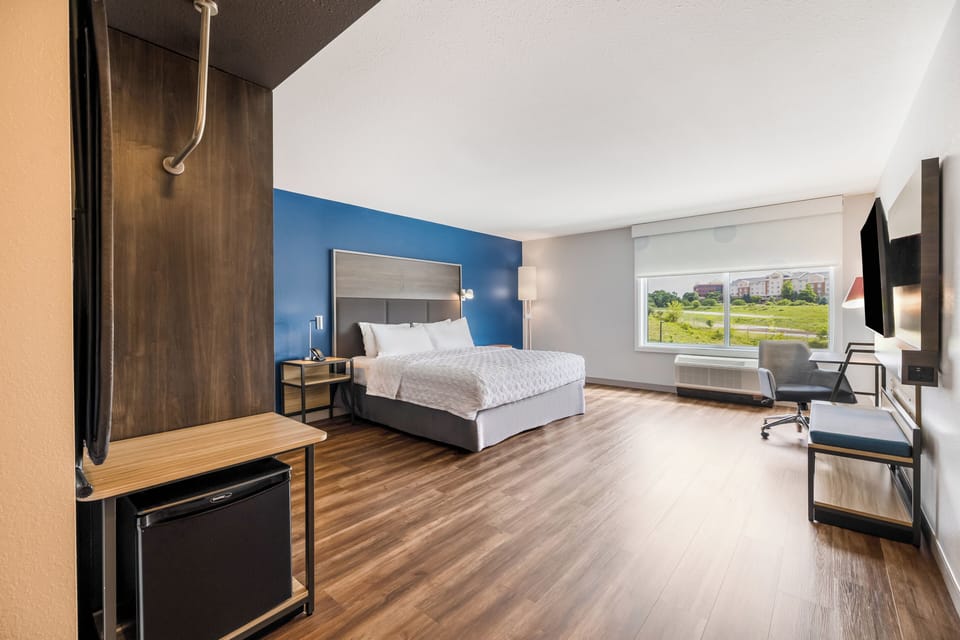 Desk, WiFi (free), bed sheets