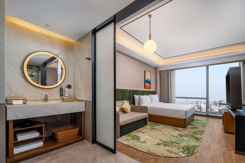 Deluxe Room, 1 King Bed | Bathroom | Shower, free toiletries, hair dryer, slippers