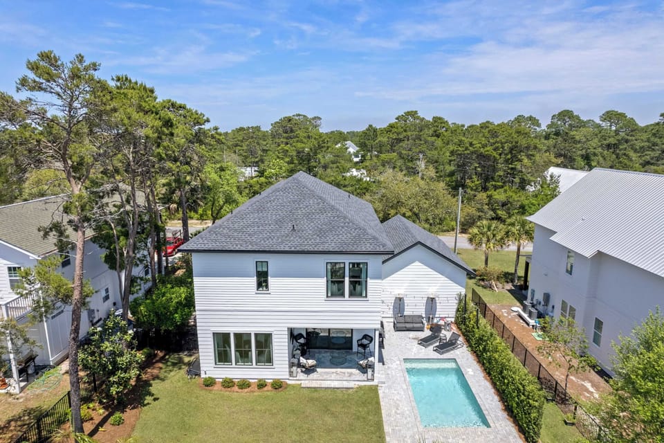House (4 Bedrooms) | Front of property