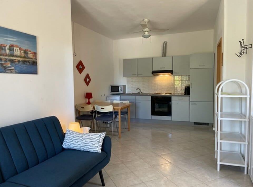 Apartment | Private kitchen | Electric kettle, toaster, cookware/dishes/utensils