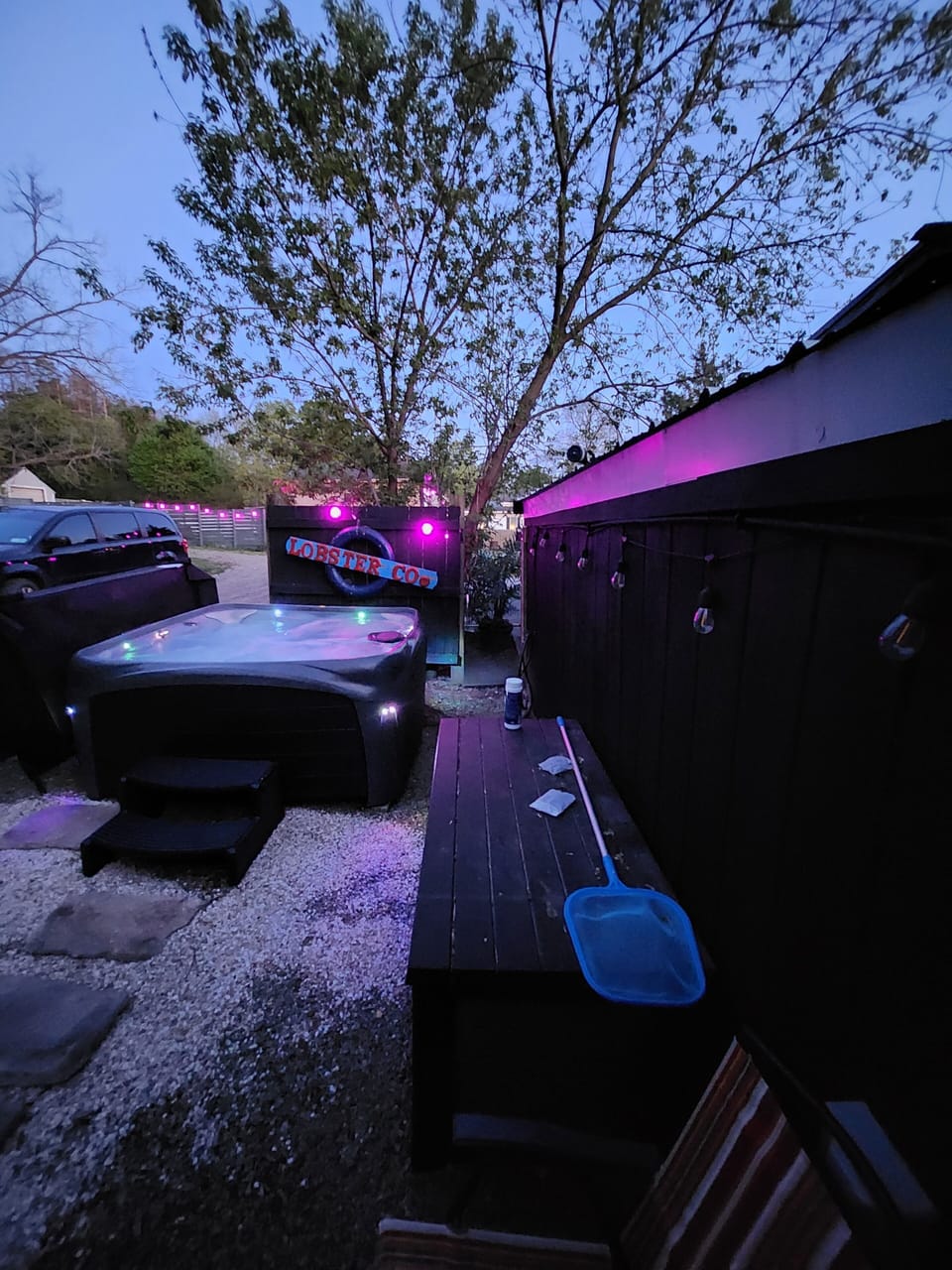 Outdoor spa tub