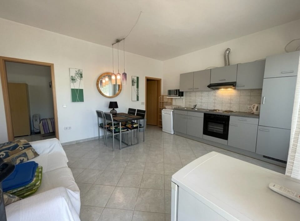 Apartment | Private kitchen | Electric kettle, cookware/dishes/utensils