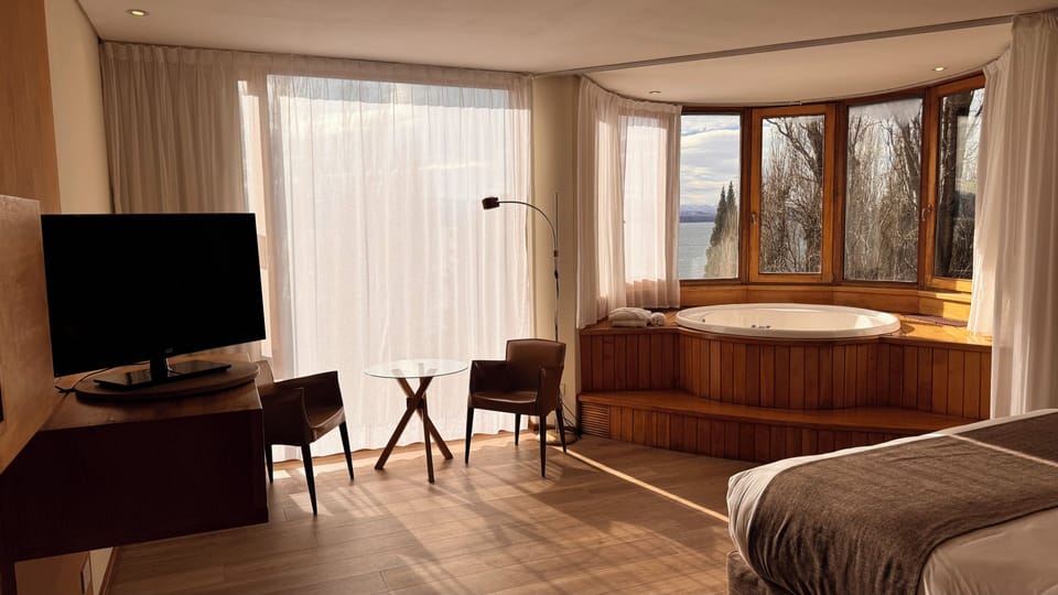 Junior Studio Suite | Premium bedding, down comforters, pillowtop beds, minibar