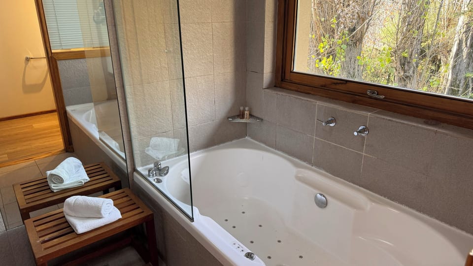 Superior Suite, 1 Bedroom | Bathroom | Eco-friendly toiletries, hair dryer, bidet, towels