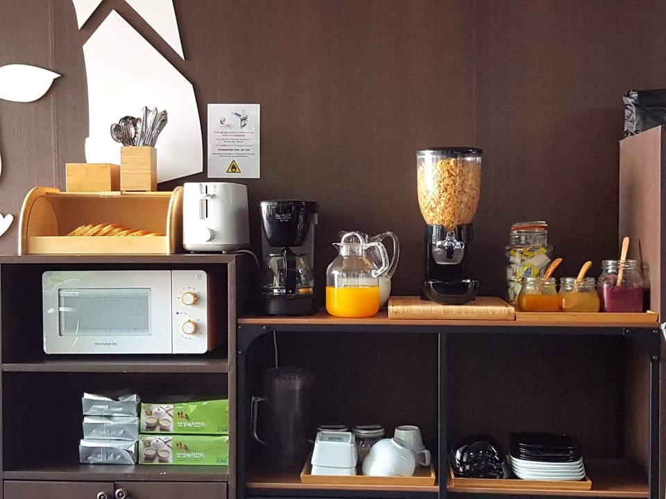 Free daily continental breakfast