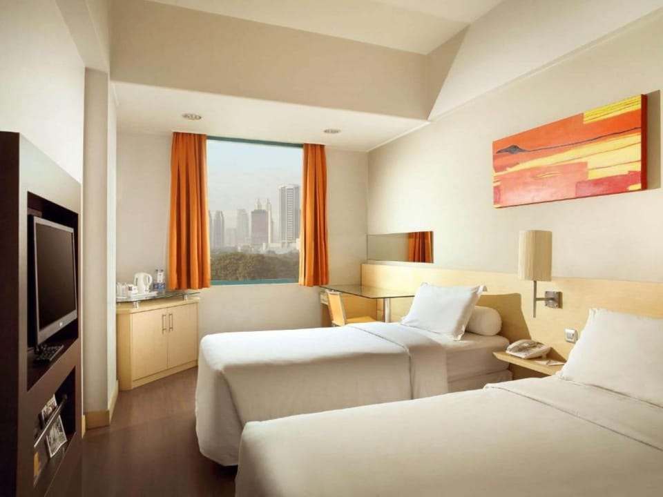 Standard Twin Room, City View | Desk, free WiFi