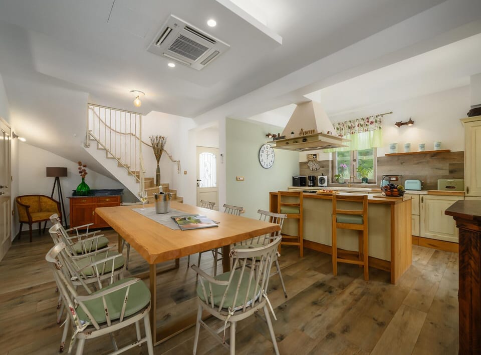 Villa | Private kitchen | Electric kettle, toaster, cookware/dishes/utensils