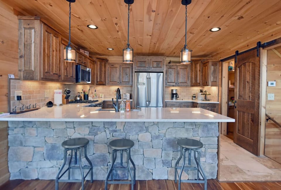 Blue Ridge Luxury Mountain View Cabin Rental