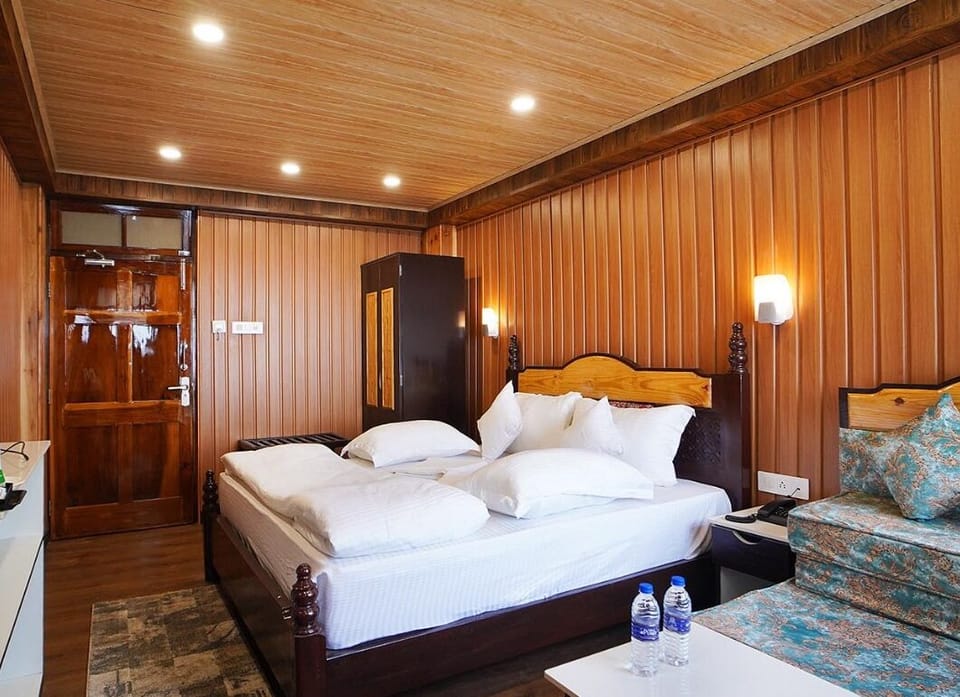 Deluxe Double Room, Hill View | Free WiFi