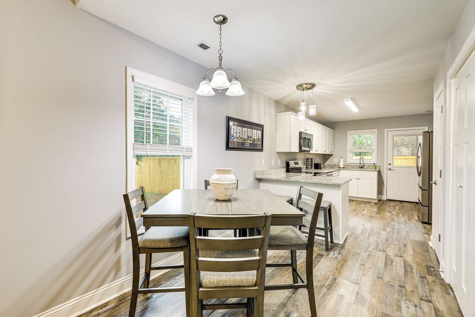Dining Area | Dishware/Flatware