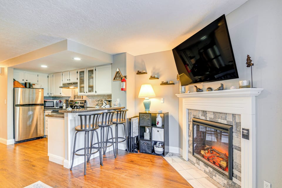 Studio | Living Room | Queen Sleeper Sofa | Free WiFi | Smart TV