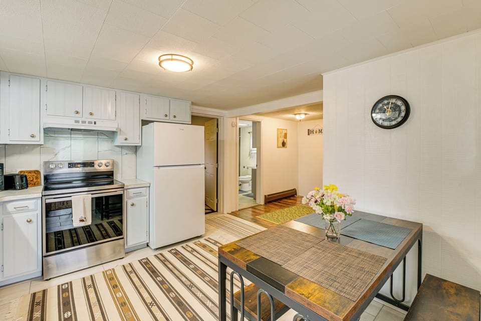 Dining Area | Kitchen