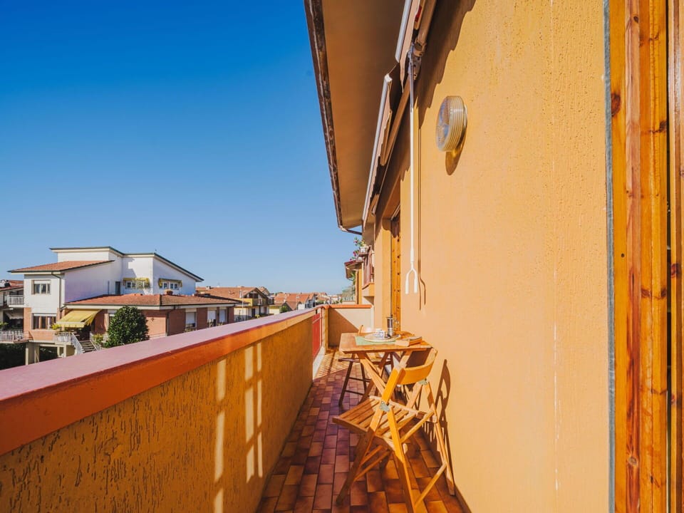 Sky, Building, Wood, Yellow, Facade, Tints And Shades, Window, Roof, City, Water