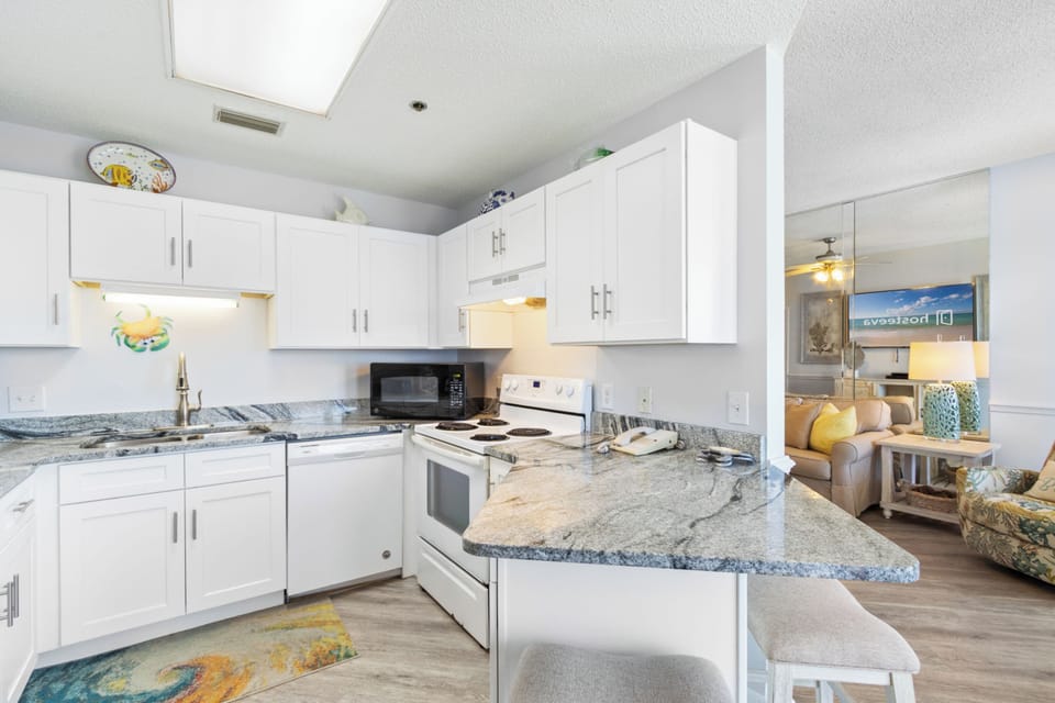 Signature Condo, 1 Bedroom, Kitchen, Beach View | Private kitchen | Fridge, microwave, oven, stovetop