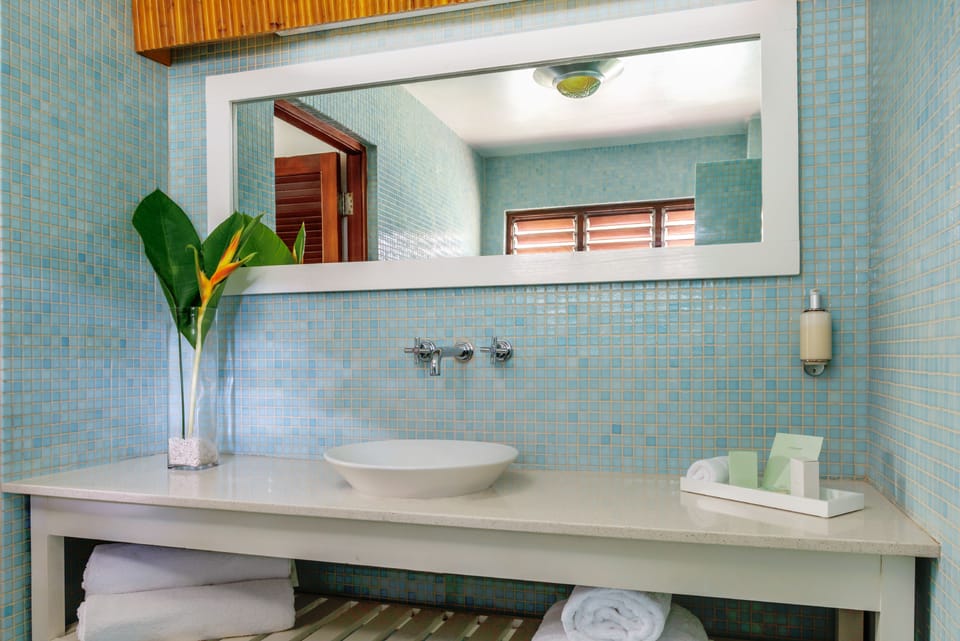 Junior Suite, 1 Bedroom | Bathroom | Free toiletries, hair dryer (on request), bathrobes, towels
