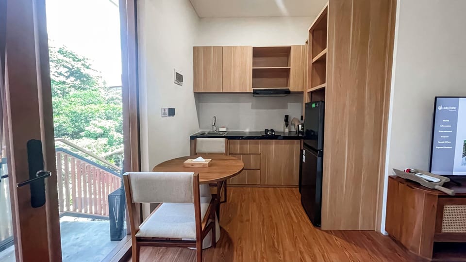 Studio, 1 King Bed | Private kitchen