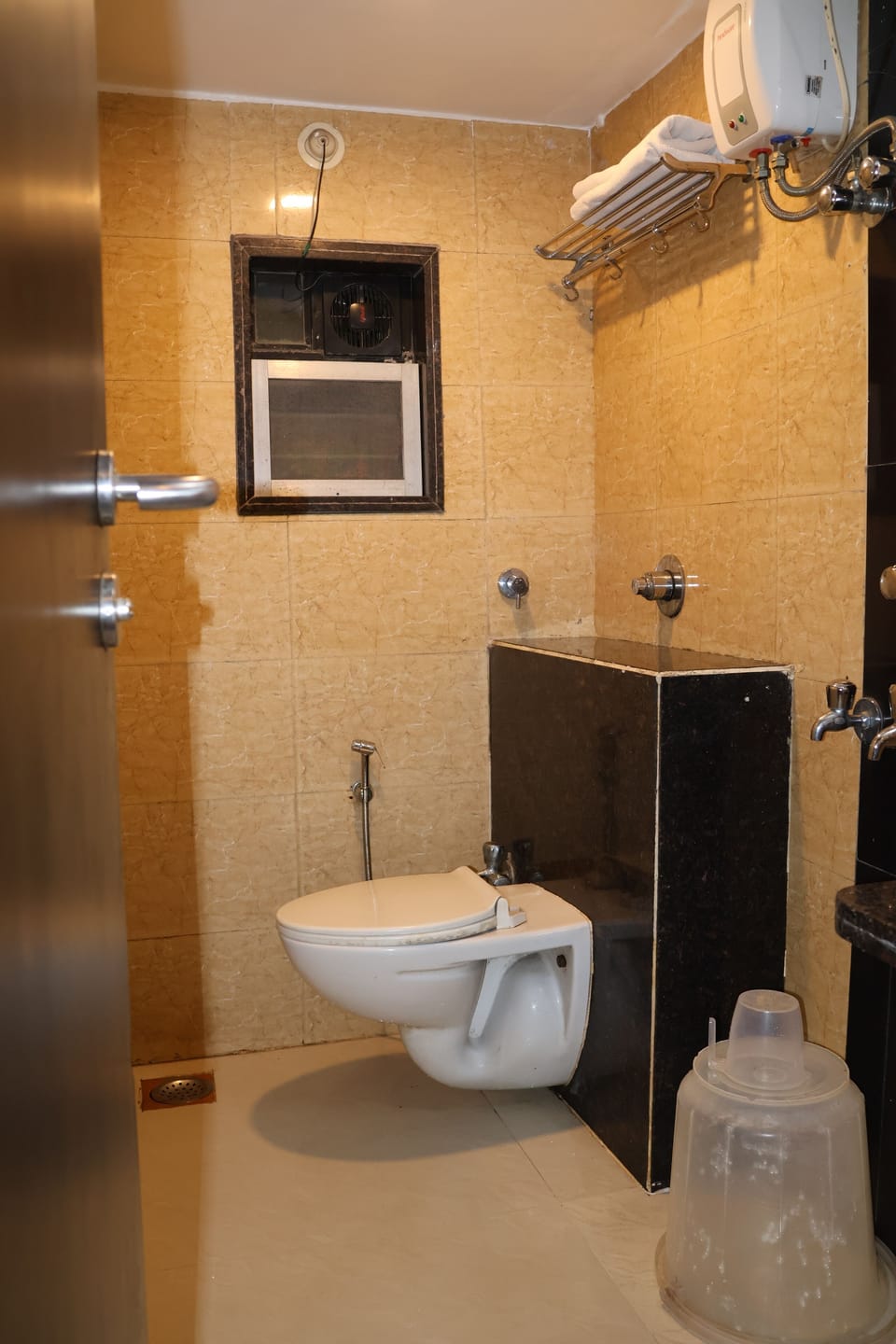 Deluxe Double Room Single Use, 1 King Bed with Sofa bed, Private Bathroom | Bathroom | Shower, free toiletries, soap, toilet paper