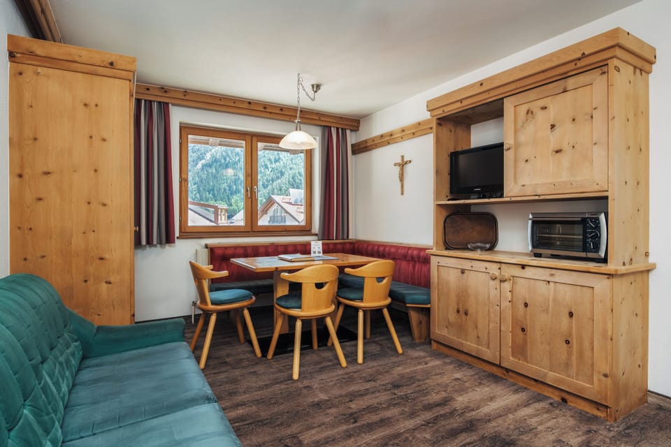 Standard Condo, Balcony, Mountain View | In-room dining