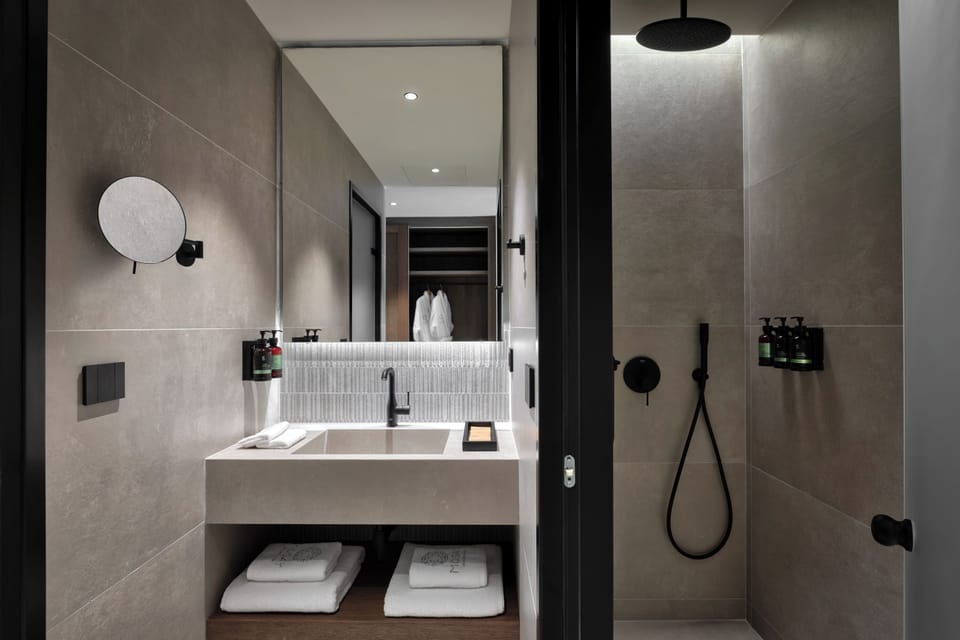 Shower, hair dryer, bathrobes, slippers