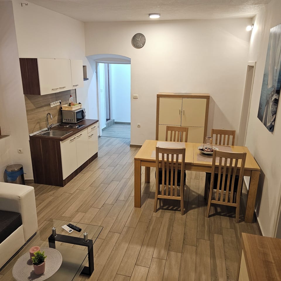 Comfort Apartment, 2 Bedrooms | Private kitchen | Electric kettle