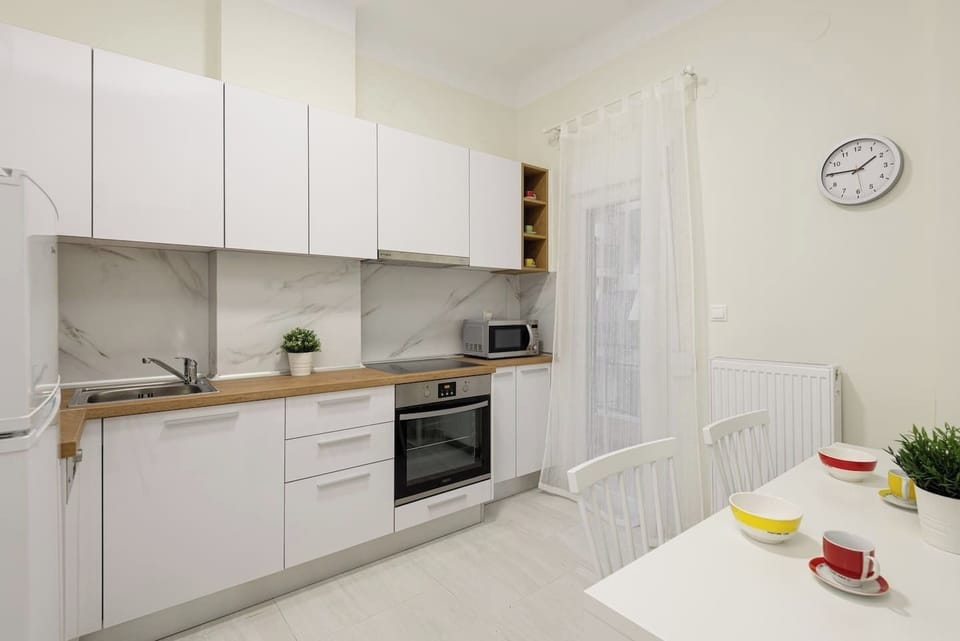 Premium Apartment, 3 Bedrooms, Balcony, Park View | Private kitchen | Microwave, oven, stovetop, espresso maker