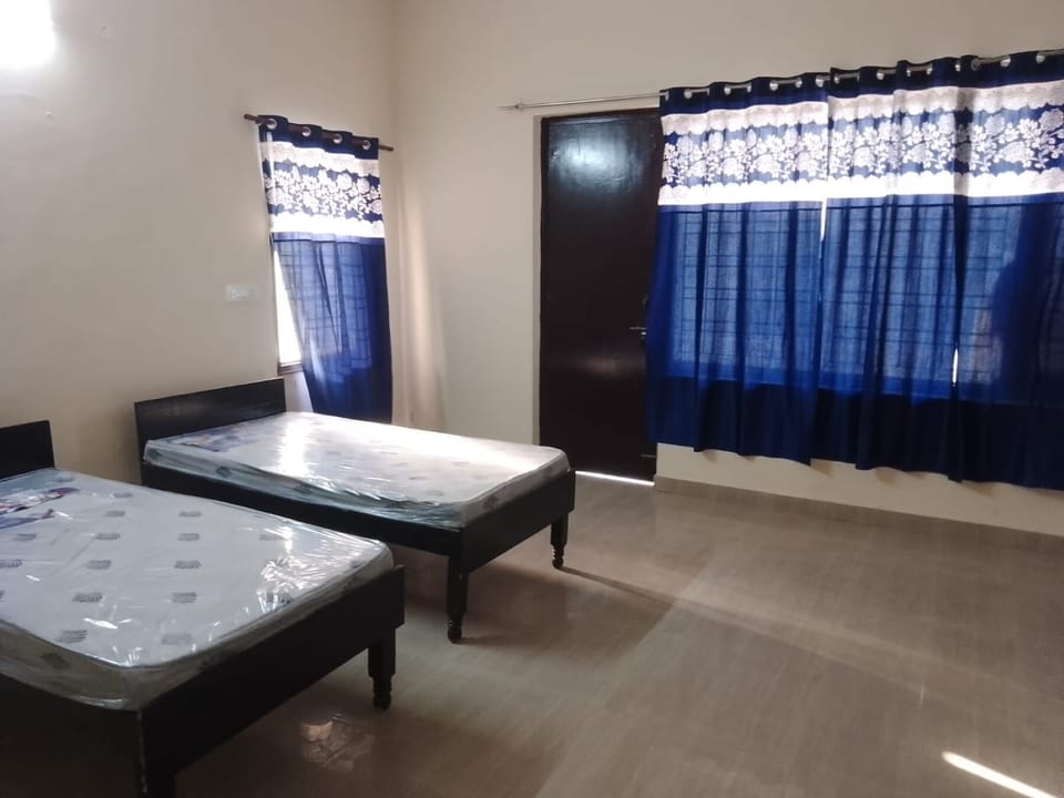 In-room safe, desk, laptop workspace, free WiFi