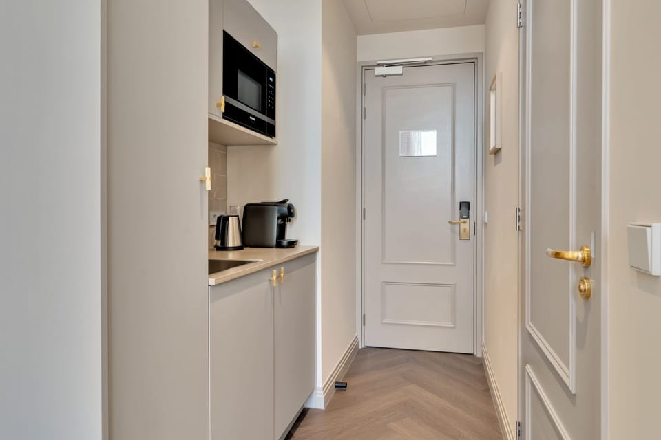 Standard Double Room | In-room safe, iron/ironing board, free WiFi