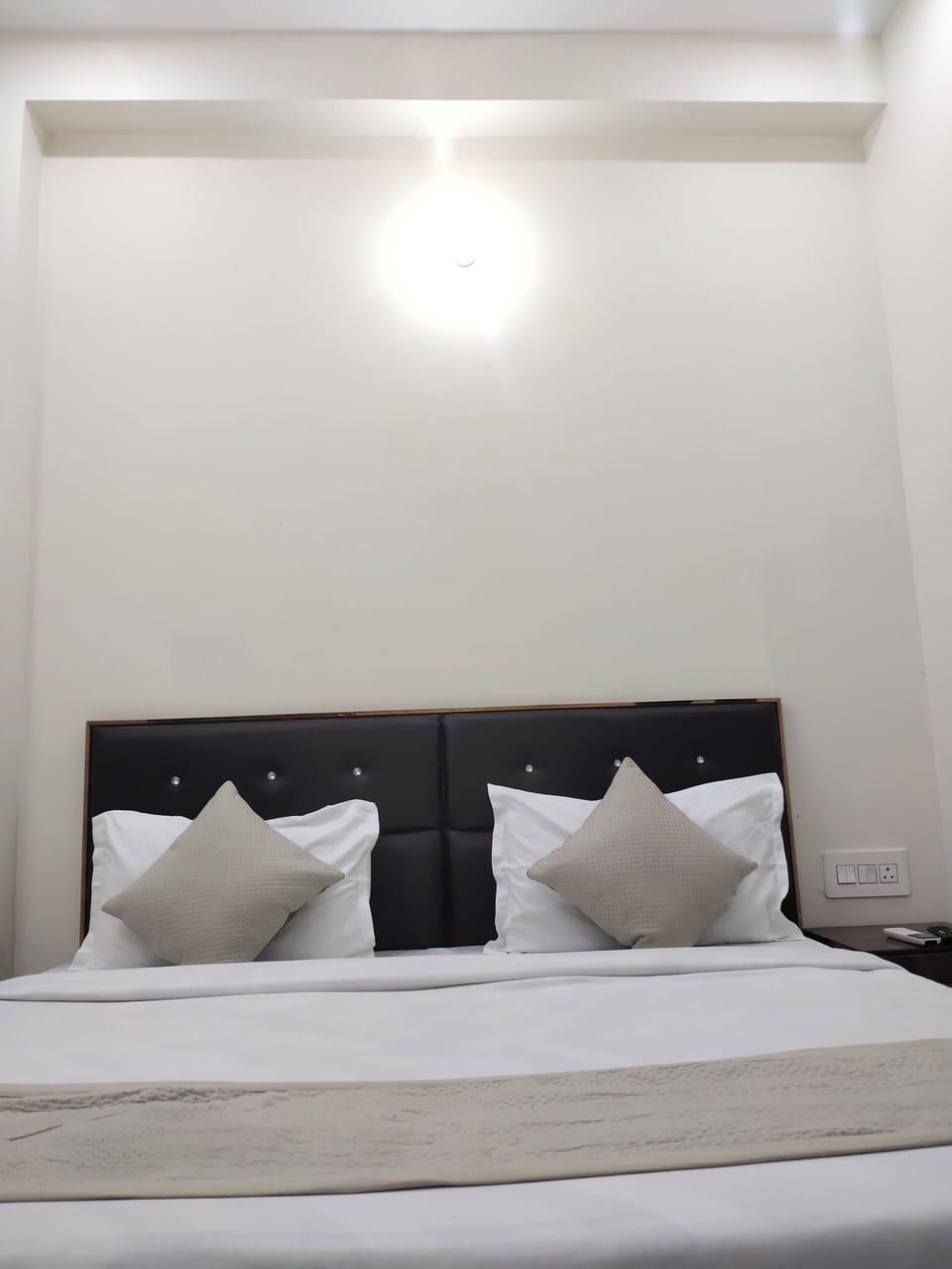 Deluxe Double Room, Balcony, City View | Desk, iron/ironing board, free WiFi