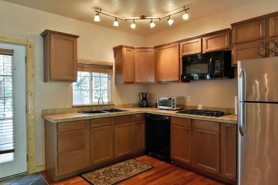 Full kitchen