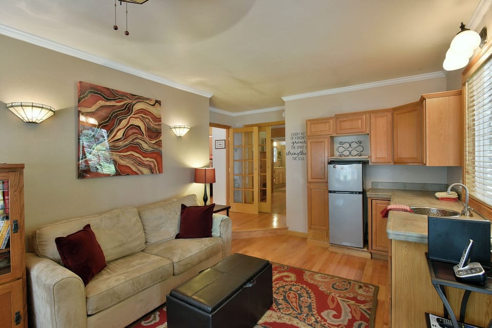 Half kitchen & sleeper sofa