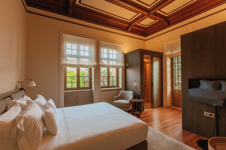 Deluxe Double Room, Garden View | Premium bedding, minibar, in-room safe, desk