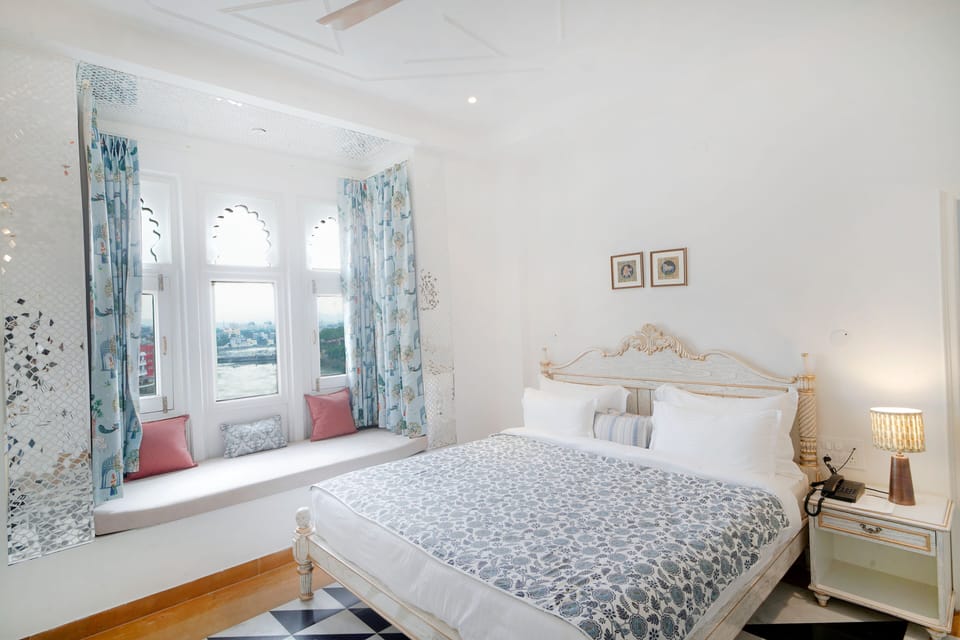 Superior Room, Lake View | Minibar, free WiFi, bed sheets
