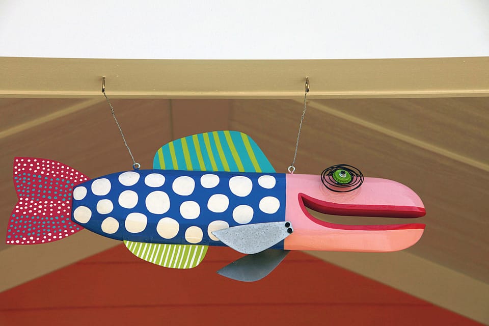 Local art points you towards Lake Michigan a few blocks away