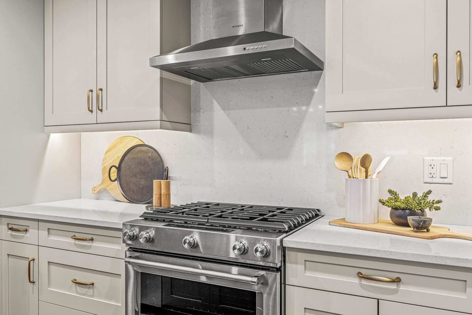 Fully Stocked, immaculate Kitchen