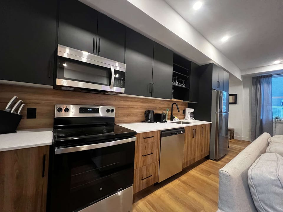 A kitchen that feels like home – complete with everything you need to cook and dine.