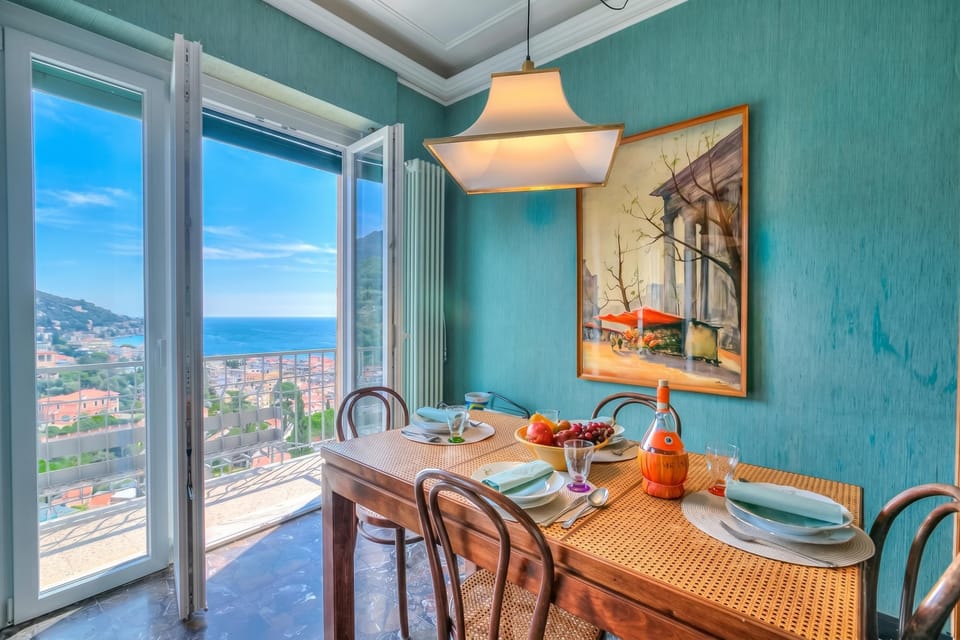 Standard Apartment, Multiple Bedrooms (Simply Romantic Sea View) | Dining