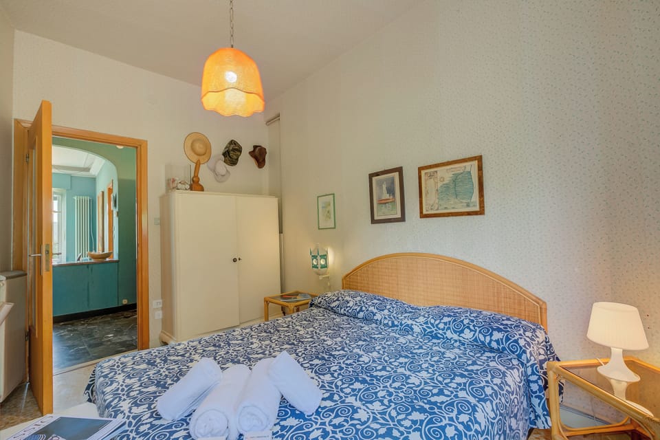 Standard Apartment, Multiple Bedrooms (Simply Romantic Sea View) | 2 bedrooms, bed sheets