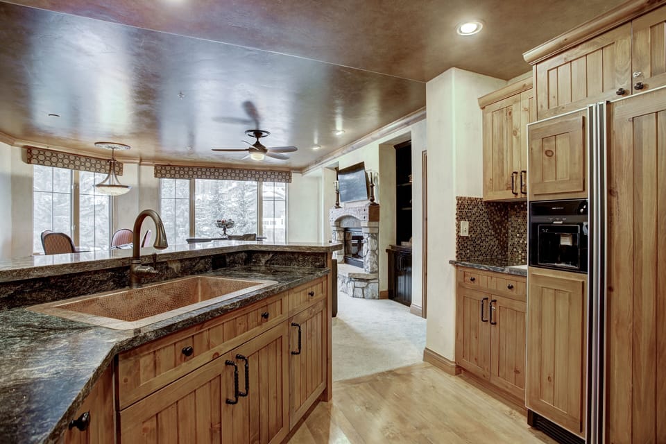 Condo, 2 Bedrooms | Private kitchen | Fridge, oven