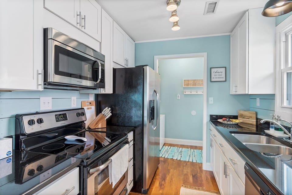 House, 2 Bedrooms | Private kitchen | Coffee/tea maker, fridge, oven, toaster
