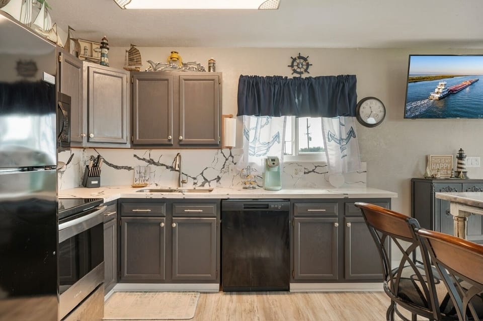 House, 1 Bedroom | Private kitchen | Fridge