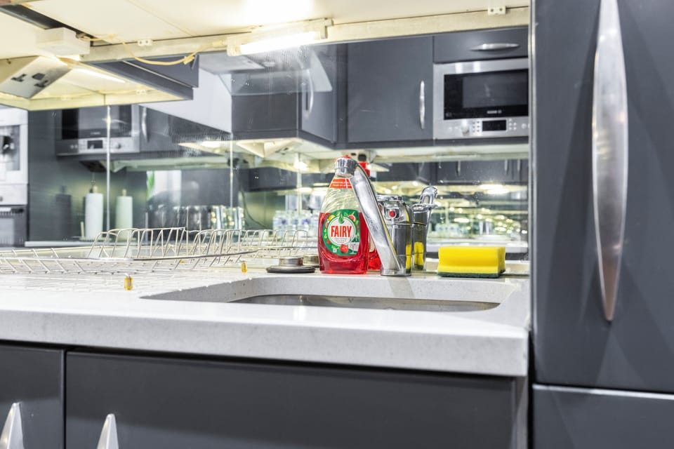 Superior Apartment | Private kitchen | Toaster, griddle, eco-friendly cleaning products