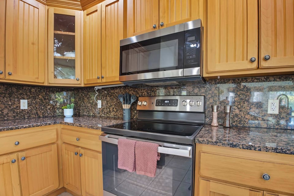 Stainless appliances and fully stocked kitchen await your creativity