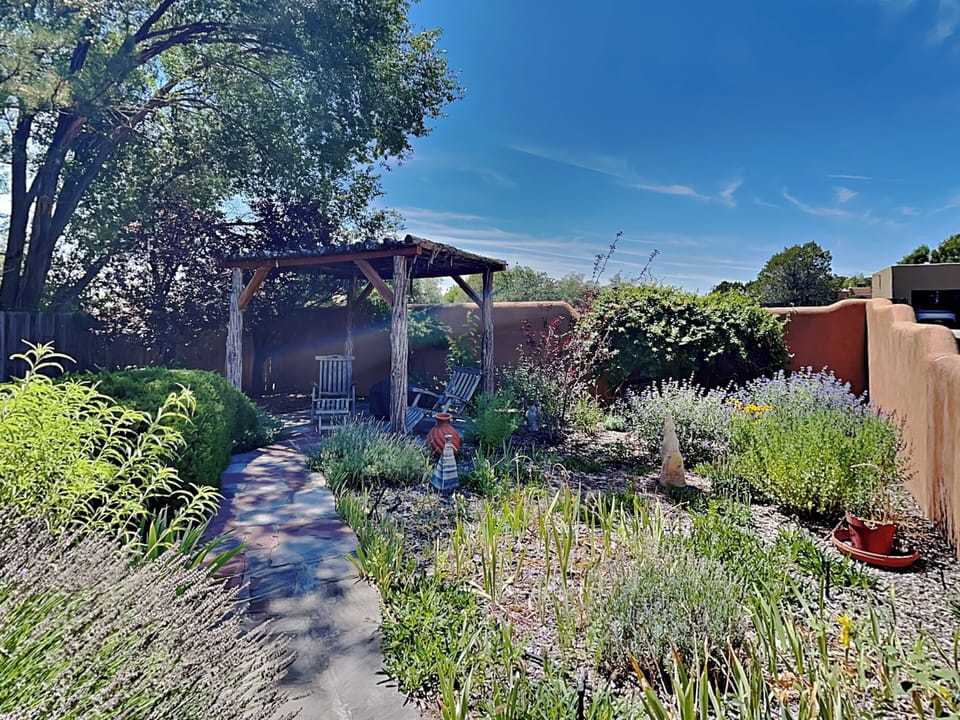 Front Yard w/ Covered Fire Pit