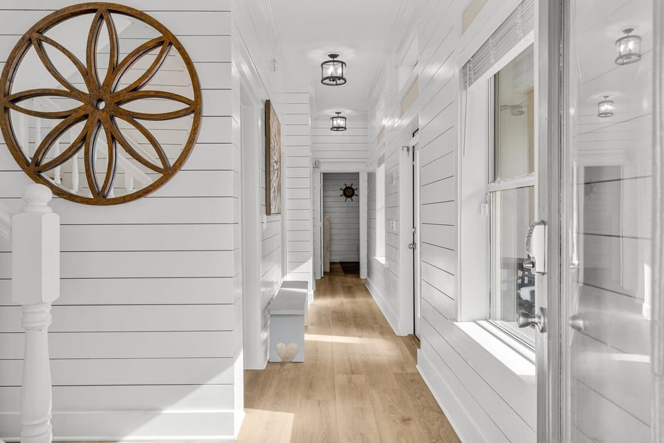Front Entry/Hallway