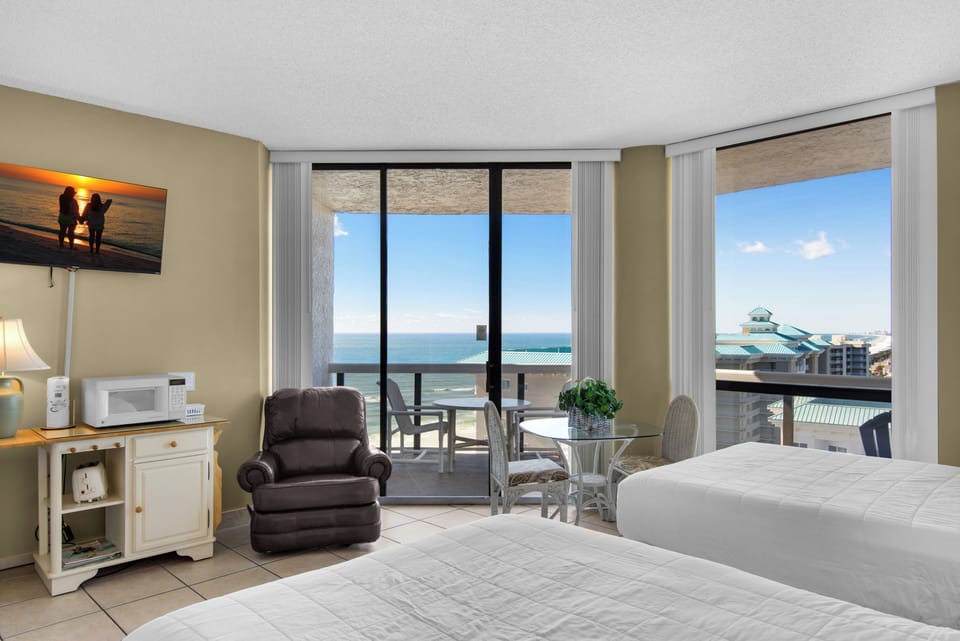 Studio with balcony access